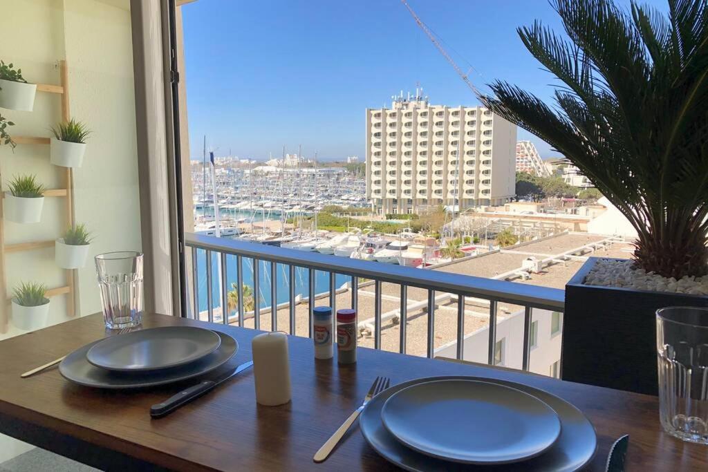Appartement vue mer et port, refait a neuf pour vous ! Climatisé La Grande-Motte Esterno foto